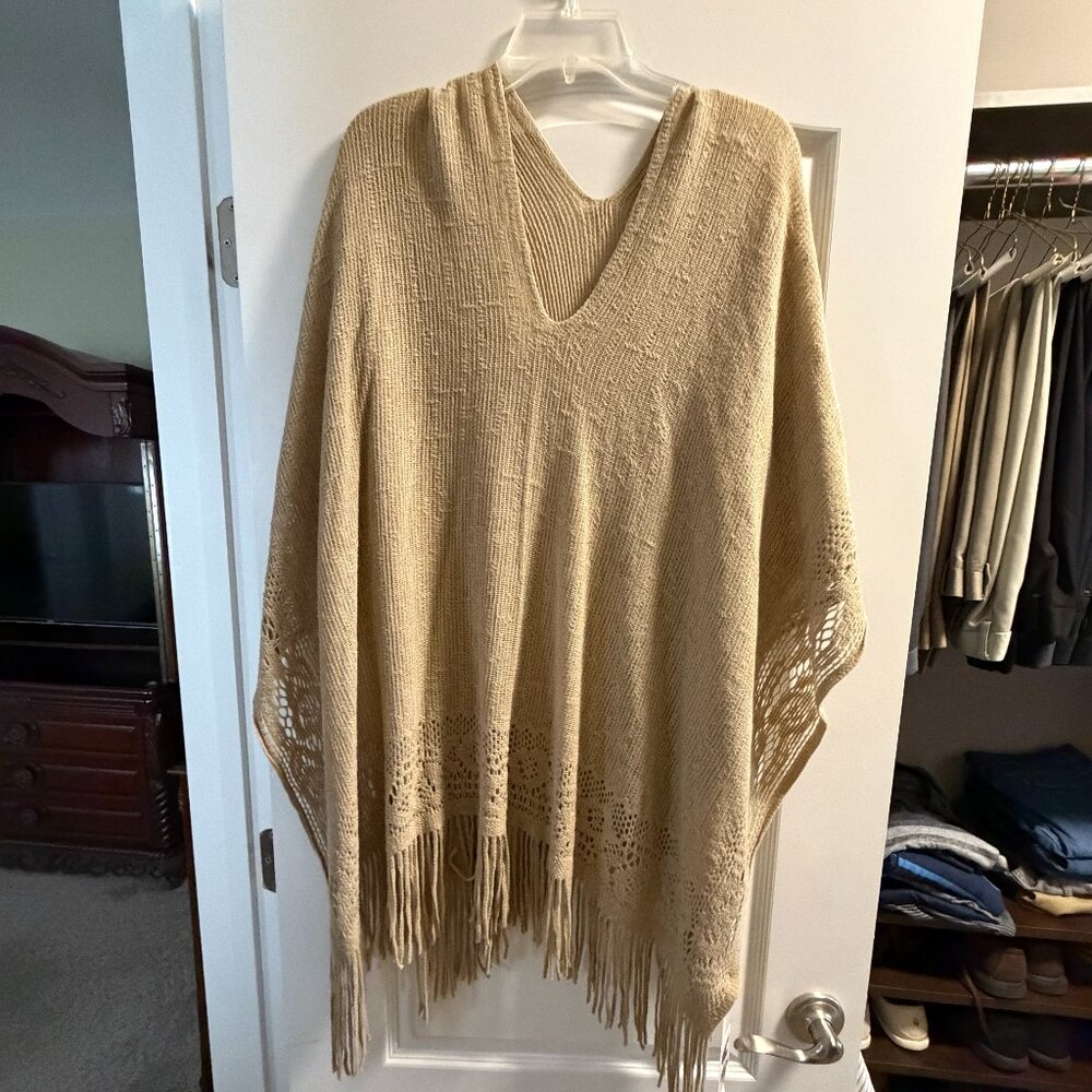 NWT - Women's beige knit poncho